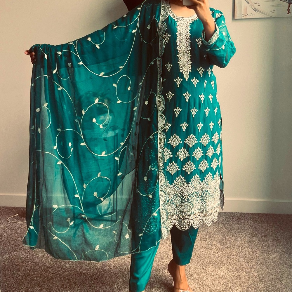 Stylish and beautiful Pakistani Punjabi dress in green color